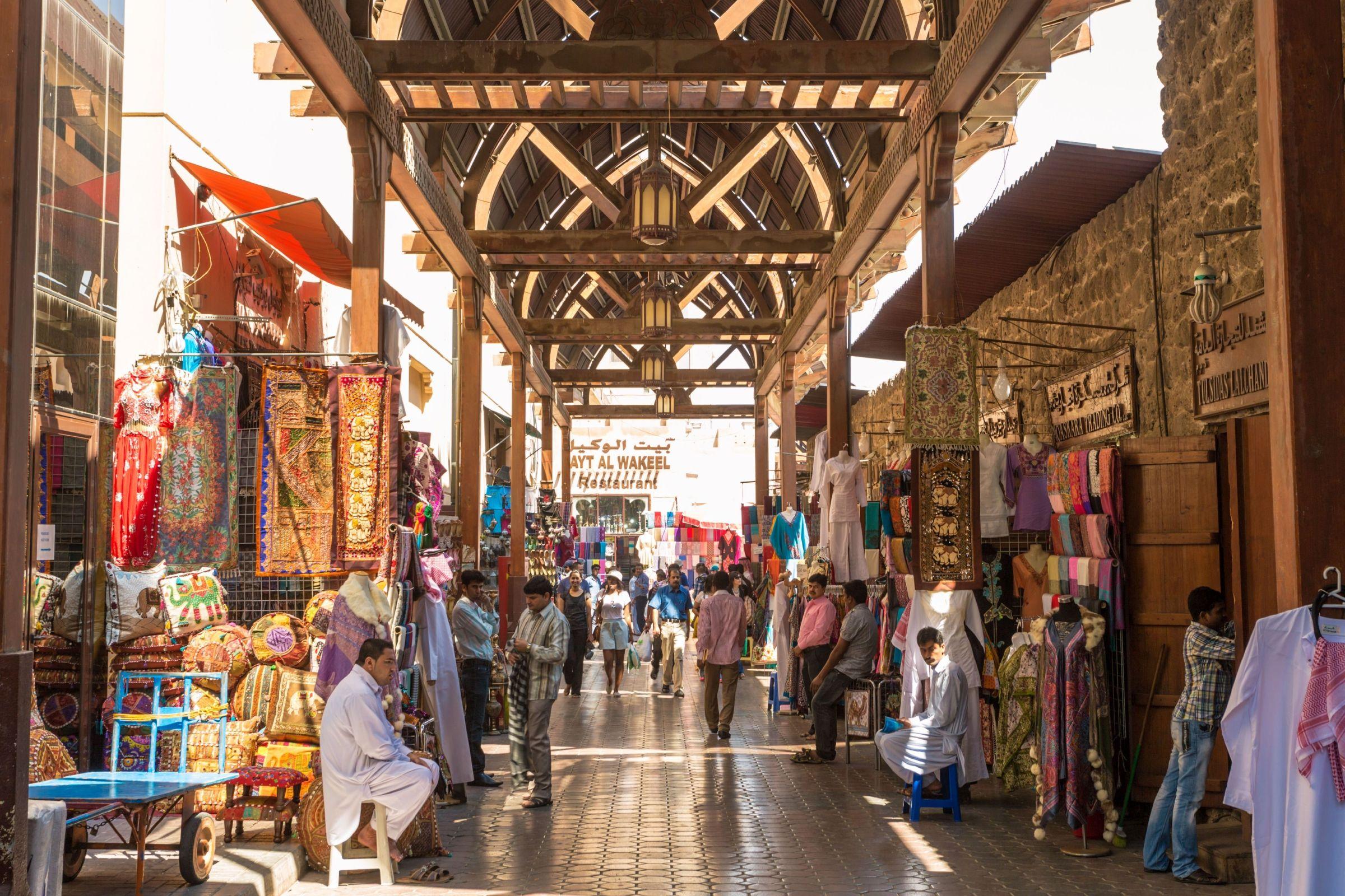 Un suk tessile a Bur Dubai, un quartiere storico della cittò. ©Matteo Colombo/Getty Images