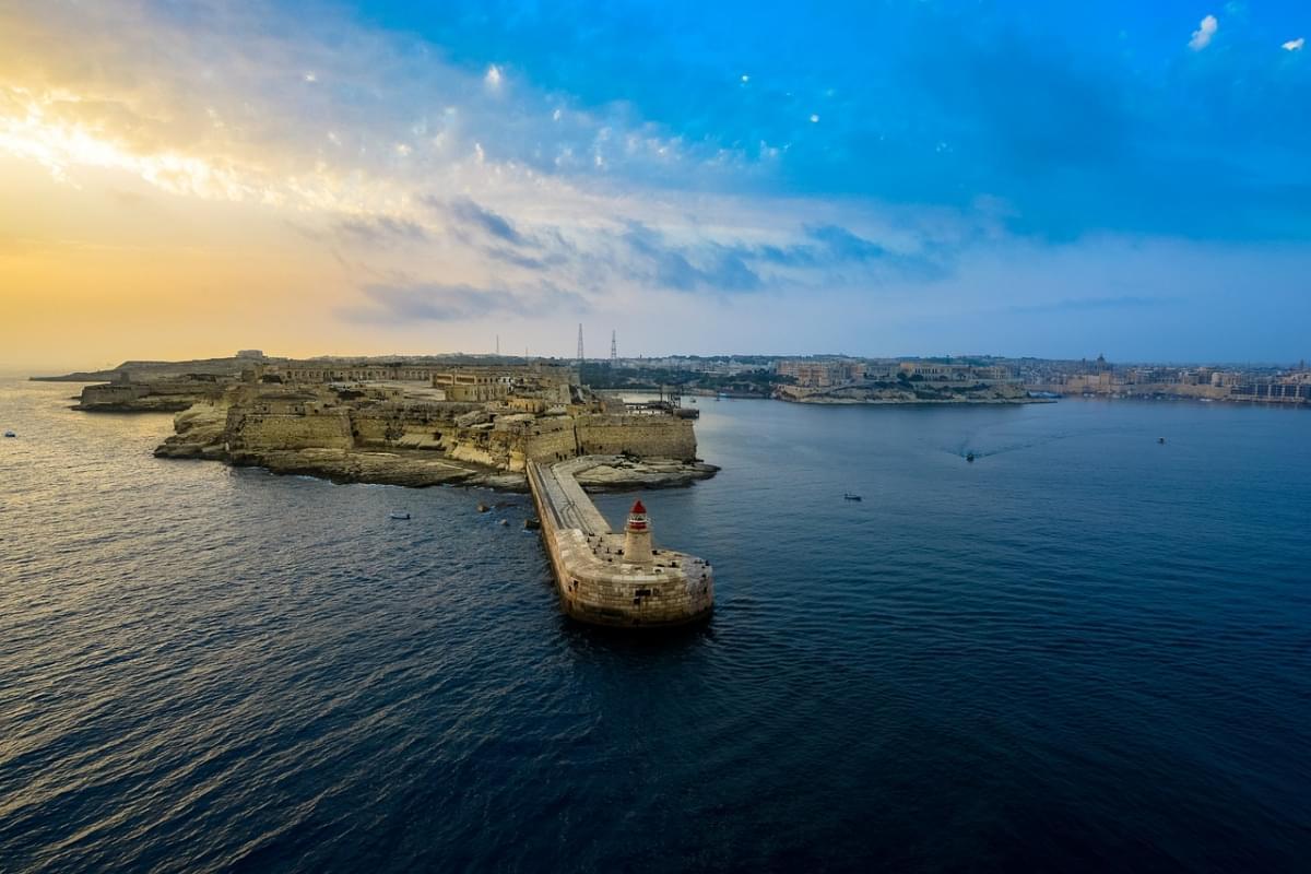 sunrise tramonto malta porto baia 1