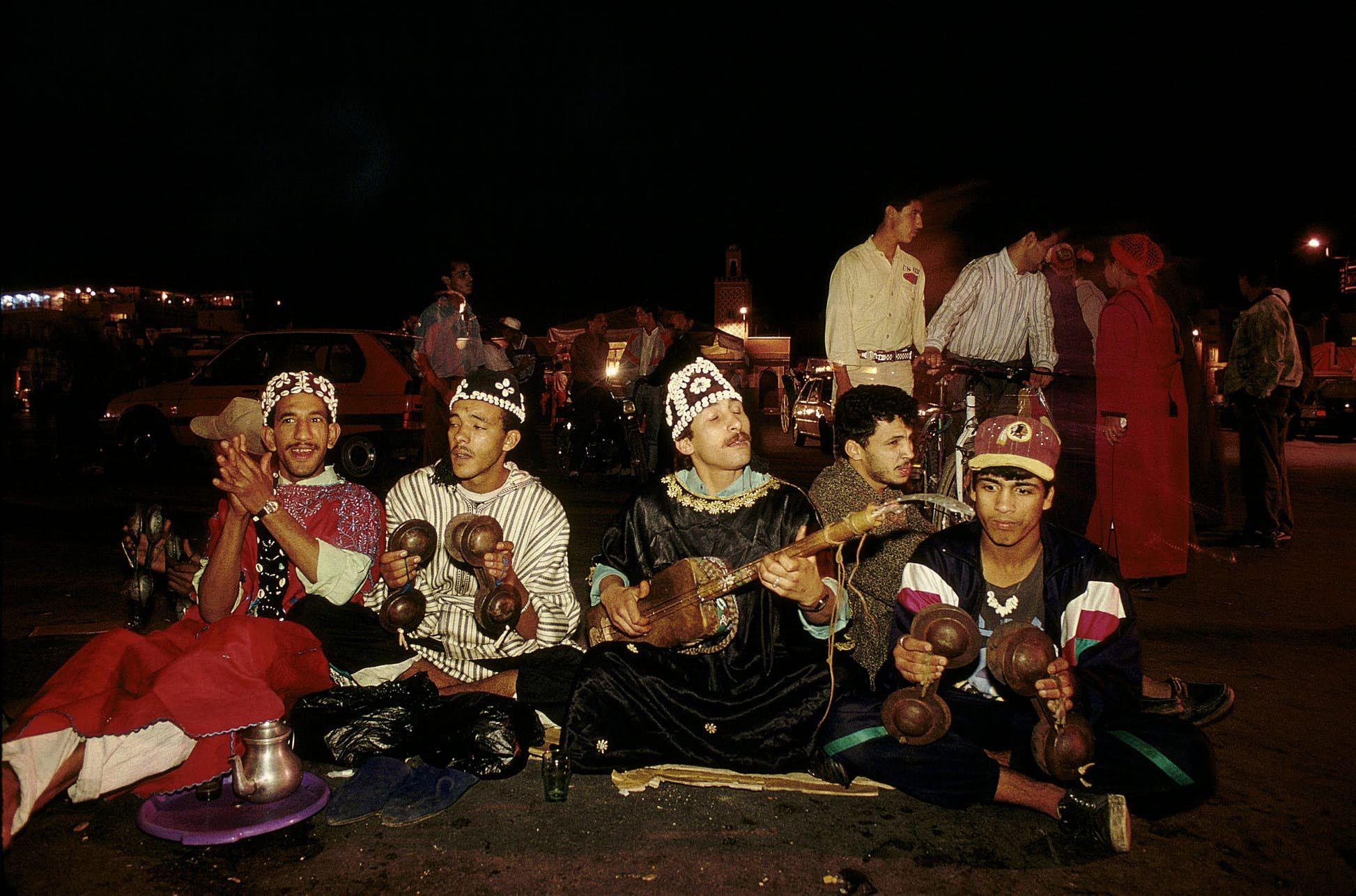 La musica Gnawa unisce tradizioni dell’ovest africano e musulmane in un mix di poesia, danza e strumenti musicali © Jean-Luc  Manaud / Getty Images