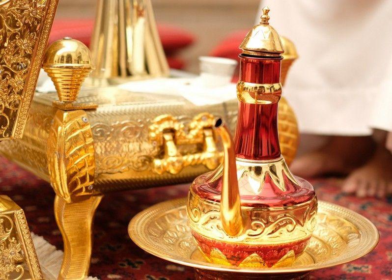 Datteri e caffè al cardamomo: una coccola a cui ci si abitua in fretta, Dubai.  ©Angelo Pittro/Lonely Planet Italia